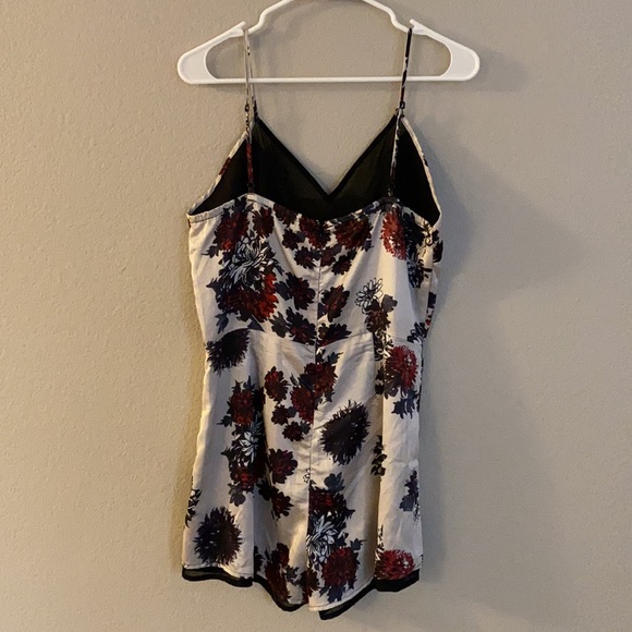 Flower Print Romper - Picture 2 of 3